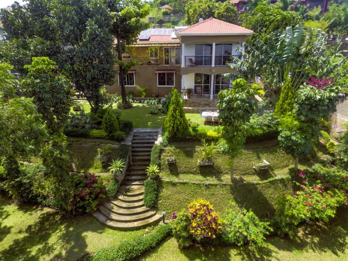 Ewange - A Casa Mia Panzió Kampala Kültér fotó