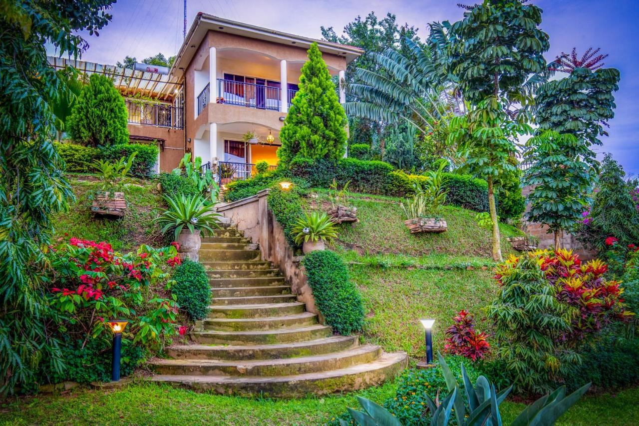 Ewange - A Casa Mia Panzió Kampala Kültér fotó