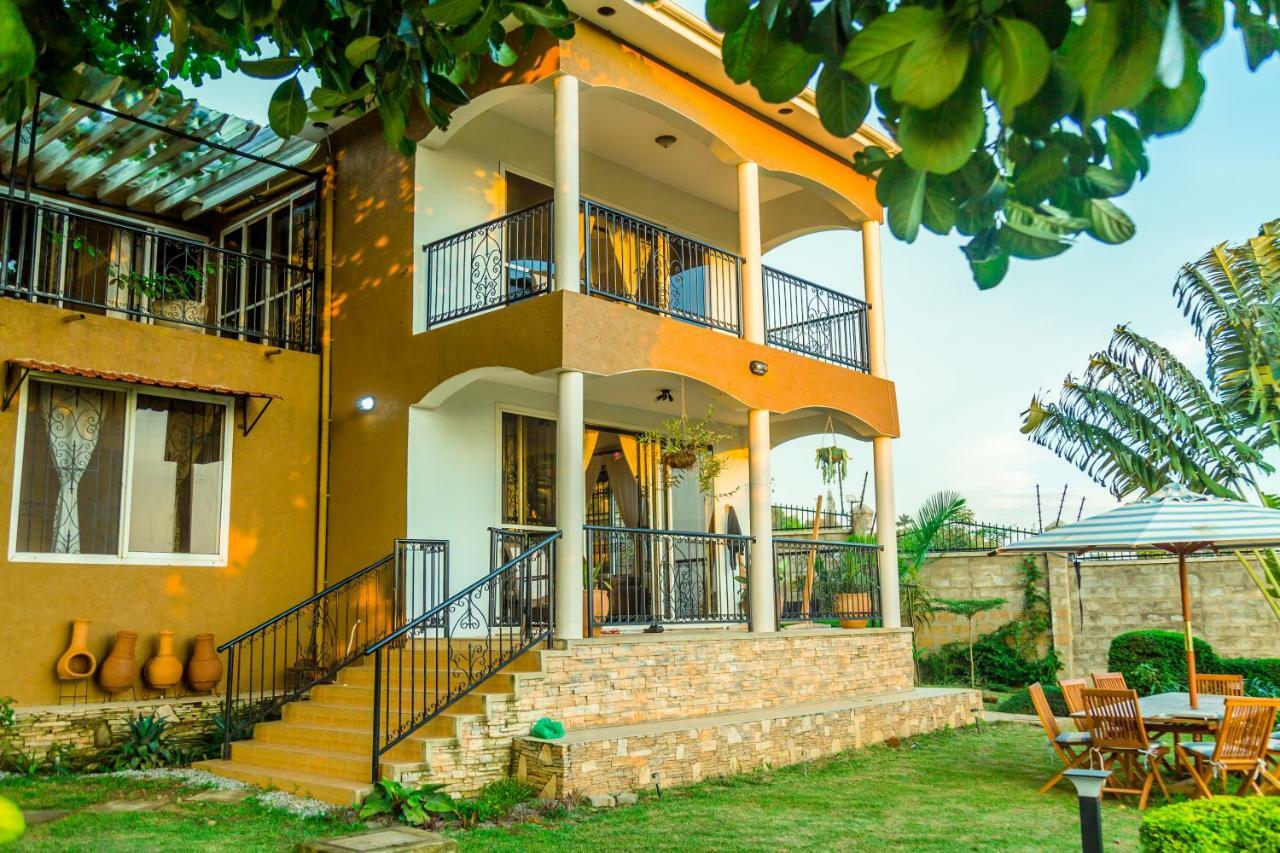 Ewange - A Casa Mia Panzió Kampala Kültér fotó